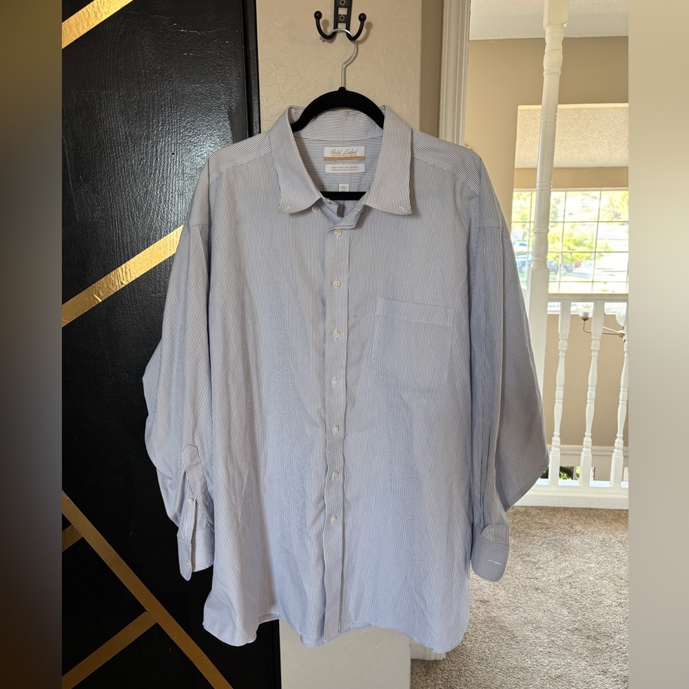 (Roundtree & Yorke) Blue and white Casual Button Down Shirt